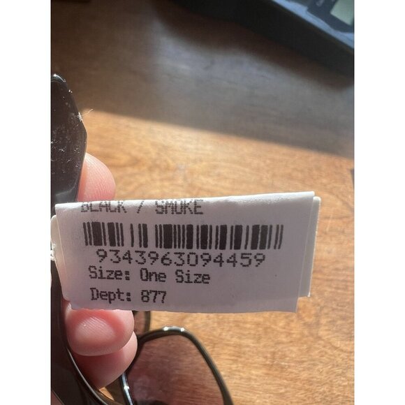Quay Australia Sunglasses KARMA Black Frame Unisex Rectangle CAT 3 Lens NWT - Picture 9 of 9
